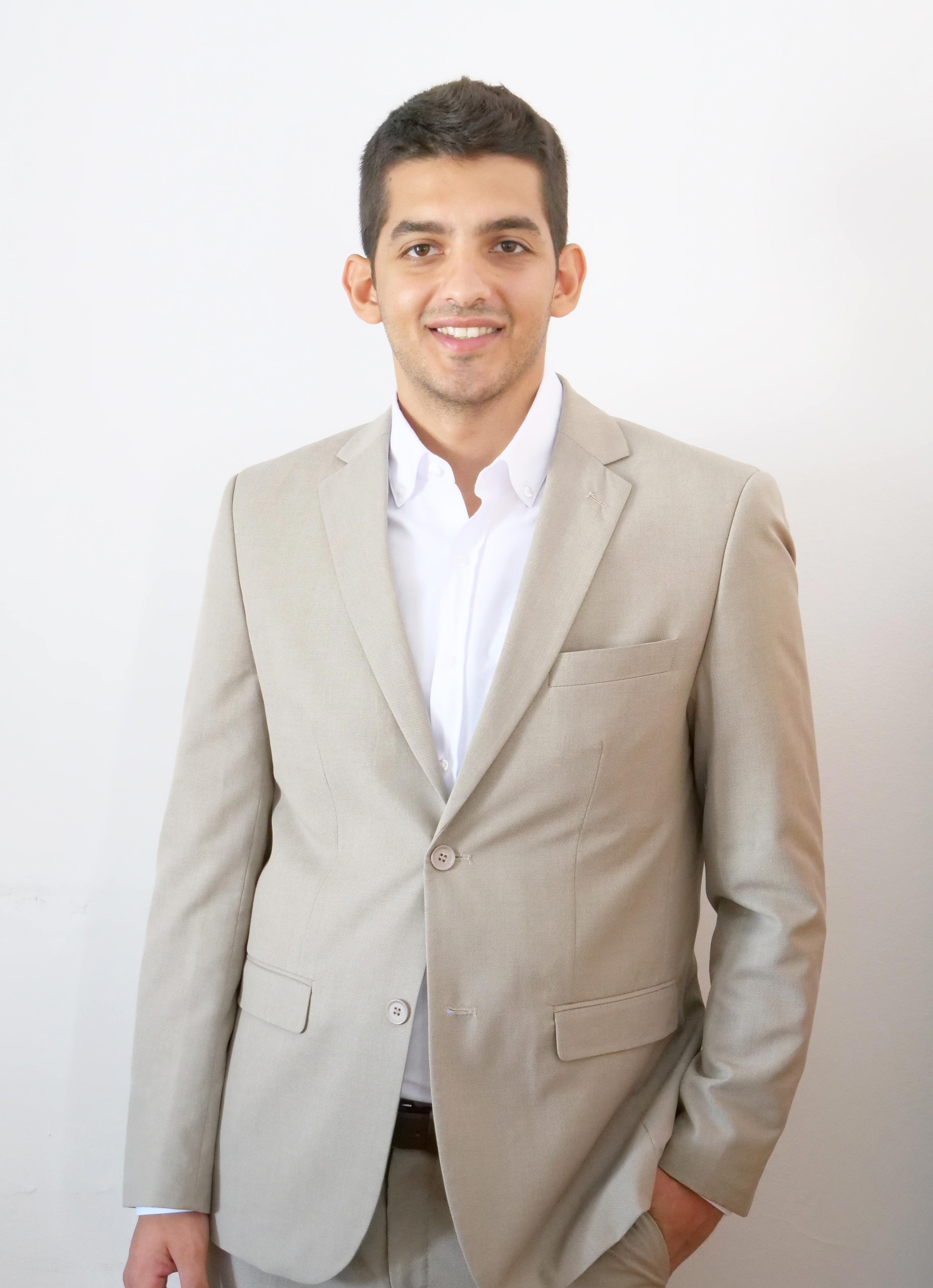 Η εικόνα παρουσιάζει τον Ορέστη Αποστόλου.